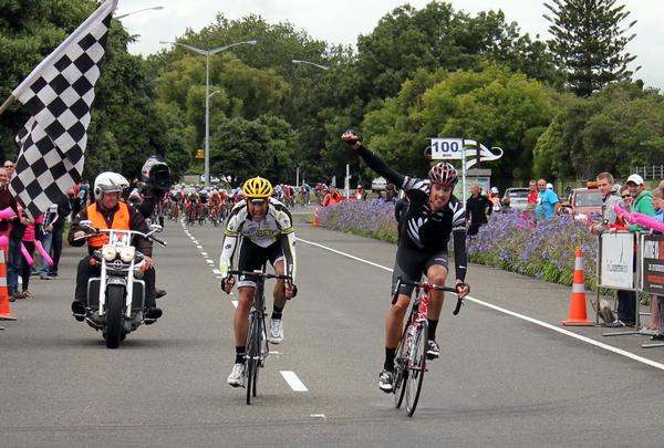 BikeNZ rider Sam Bewley outsprints SUBWAY&#174; Pro Cycling's Nick Lovegrove to win today's third stage of the New Zealand Cycle Classic in Palmerston North. 